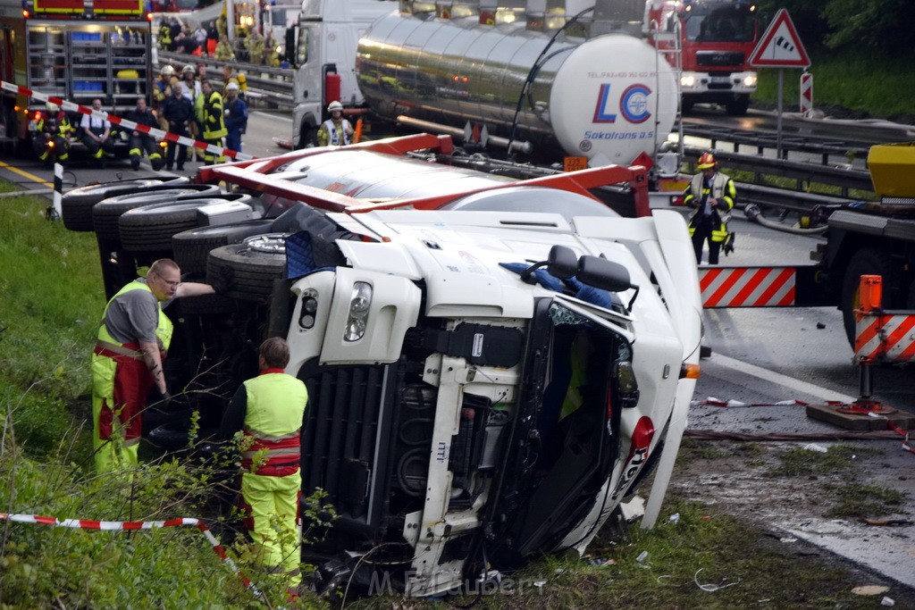 VU Gefahrgut LKW umgestuerzt A 4 Rich Koeln Hoehe AS Gummersbach P302.JPG - Miklos Laubert